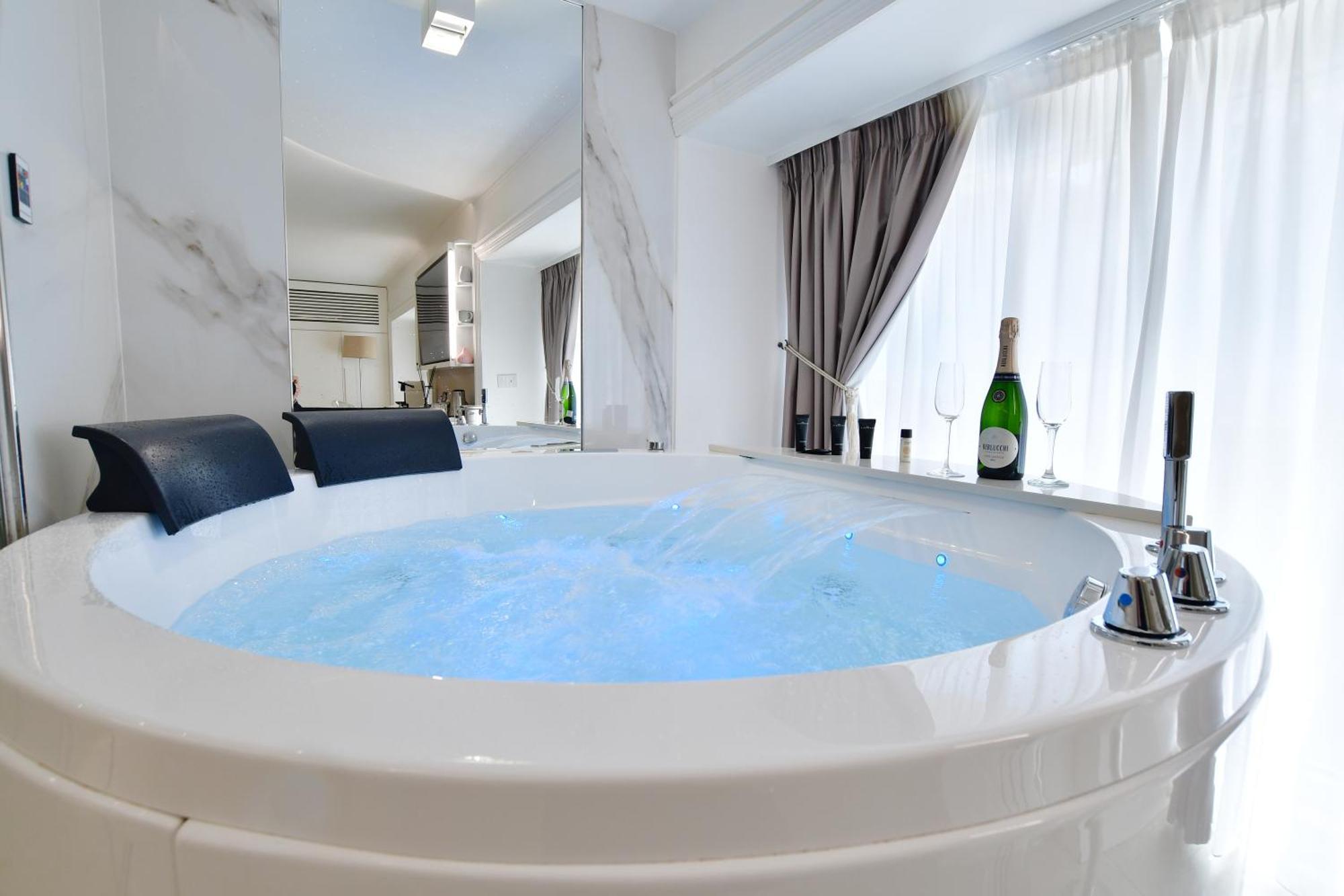 Suite with Spa Bath